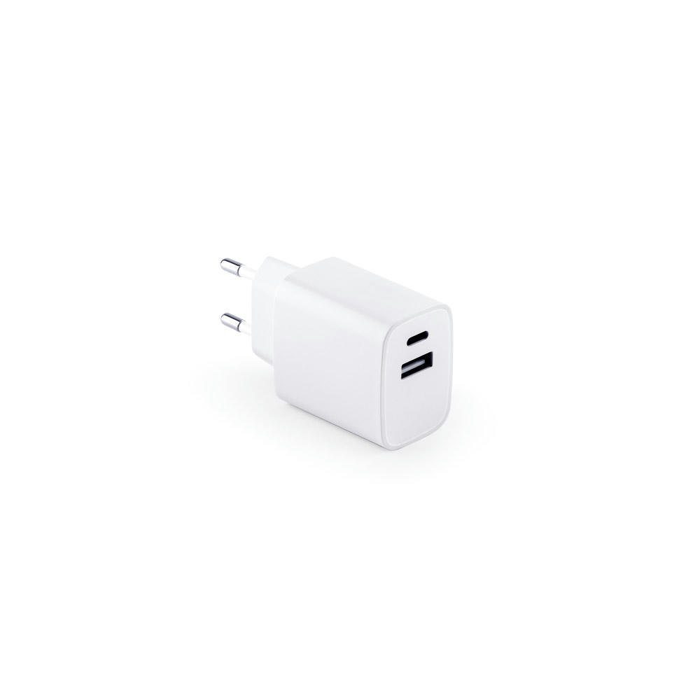 WEGENER. Ladegerät mit USB-A Anschluss 18W und USB-C 20W in 100% rABS