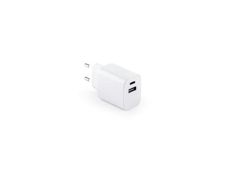 WEGENER. Ladegerät mit USB-A Anschluss 18W und USB-C 20W in 100% rABS