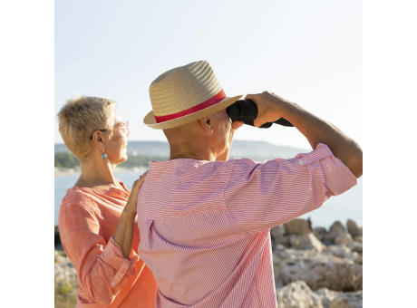 Pflanzlicher Strohhut mit farbigem Band