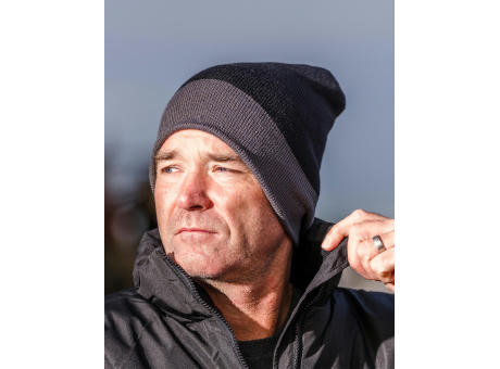 Gorro negro reciclado Compass