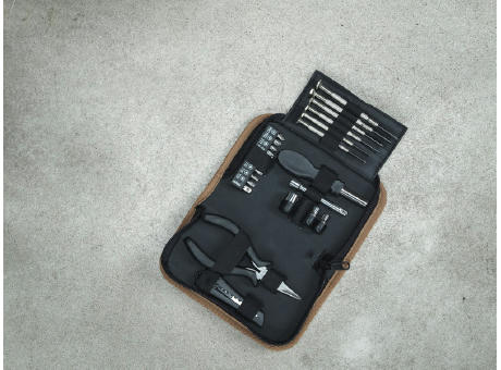 Set de herramientas de plástico reciclado con certificación RCS de 24 piezas con funda de corcho Spike