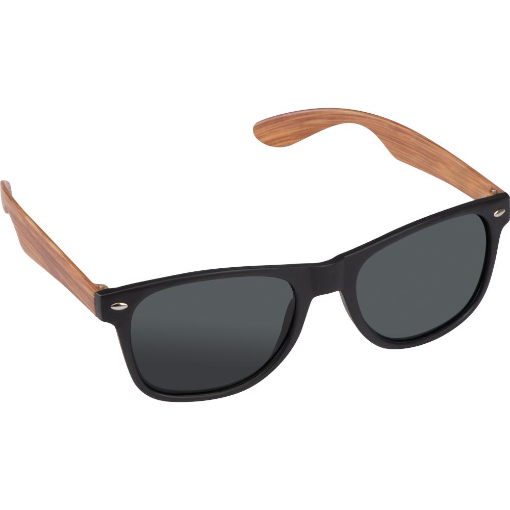 Gafas de sol con patillas de madera.