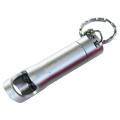 Mini-Taschenlampe aus Aluminium (eloxiert) mit 3 LED's, Flaschenöffner und Schlüsselring. Inkl. Knopfzellenbatterie AG13 (3 Stück).