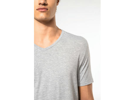 Camiseta con elastano cuello de pico hombre