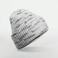 Gorro con parche de punto grueso