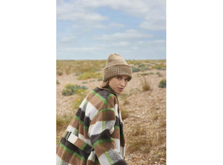 Gorro con parche de punto grueso