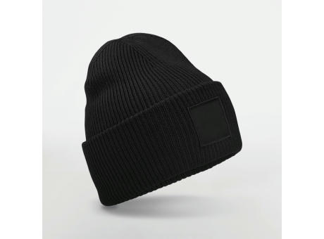 Gorro con solapa ancha y parche a tono