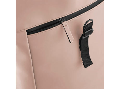 Mochila de poliuretano mate con solapa enrollable
