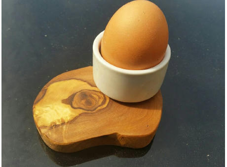 Eierbecher FLORENZ aus Porzellan auf rustikalem