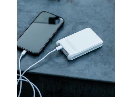Ampx Powerbank aus rABS mit 6000 mAh.Lädt das Smartphone 2–3 Mal auf