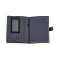 Tolstoy A4-Mappe rPET. Notizblock mit 64-seitigem FSC®.Verschluss aus rPU