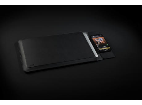 Swiss Peak magnet. 15,6" Laptop-Sleeve mit 15W Ladefunktion