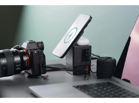 Urban Vitamin Sacramento 105W GaN Charger mit einz. Kabeln