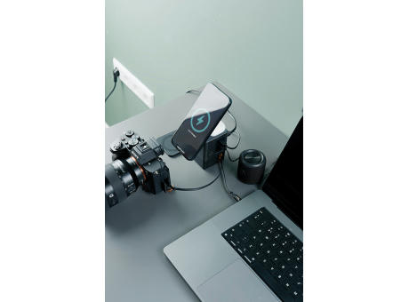 Urban Vitamin Sacramento 105W GaN Charger mit einz. Kabeln