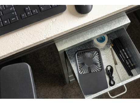 Aervina wiederaufladbarer Tischventilator aus RCS rec. ABS