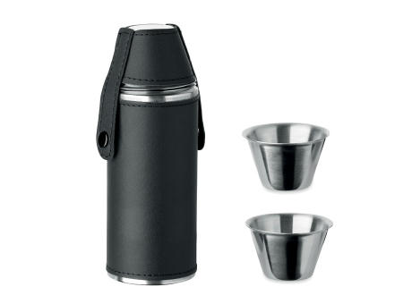 Flasche mit Schnapsbechern