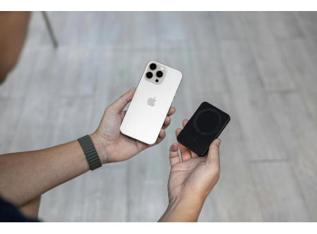 BrandCharger Kartenhülle Wally Stand Pro
